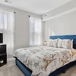 Charm City Homestay In Washington Village