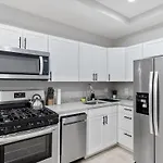 Charm City Homestay In Washington Village